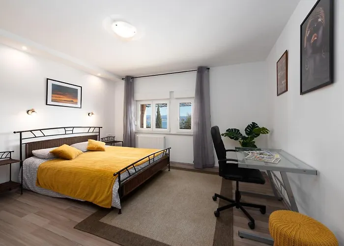 Stella ゲストハウス オパティヤ