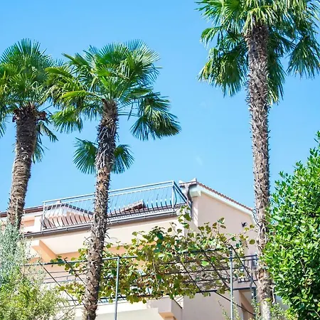 Stella 게스트하우스 4*